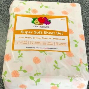 Twin sheet set. Fruit of the Loom soft knit. Floral peach. New.